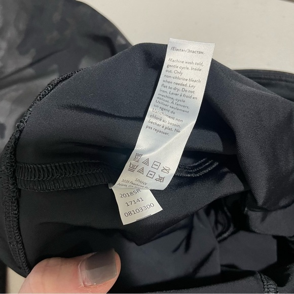 Spanx Faux Leather Camo Leggings Black Size Small 20185 Power Waistband - Picture 9 of 9